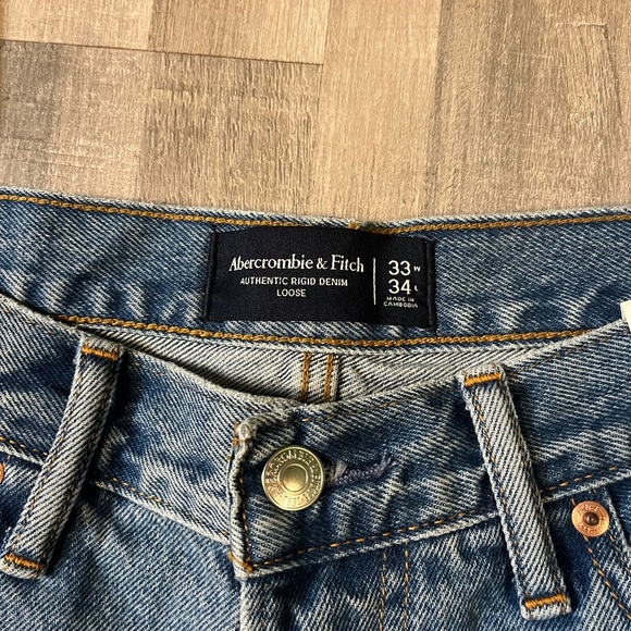 Abercrombie and Fitch Loose fit jeans - Picture 2 of 3